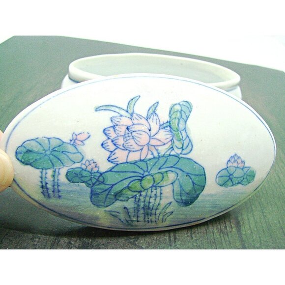Vintage Porcelain Trinket Dish Removable Lid White Blue Floral Oval Shape 4x2x2" - Picture 3 of 11
